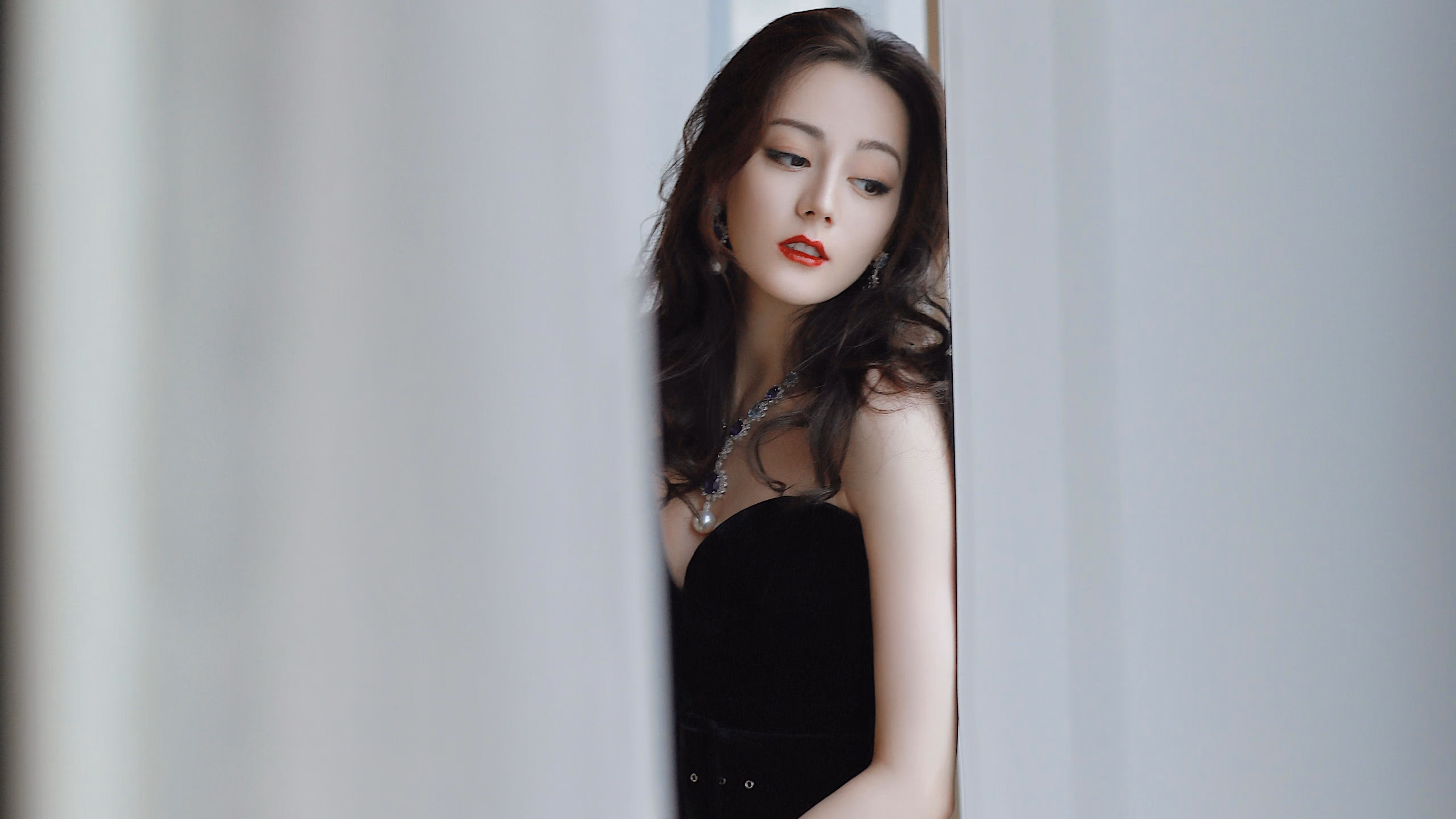 开云体育平台-悬崖跳水赛：勇者无惧的震撼一跃，悬崖跳水危险吗